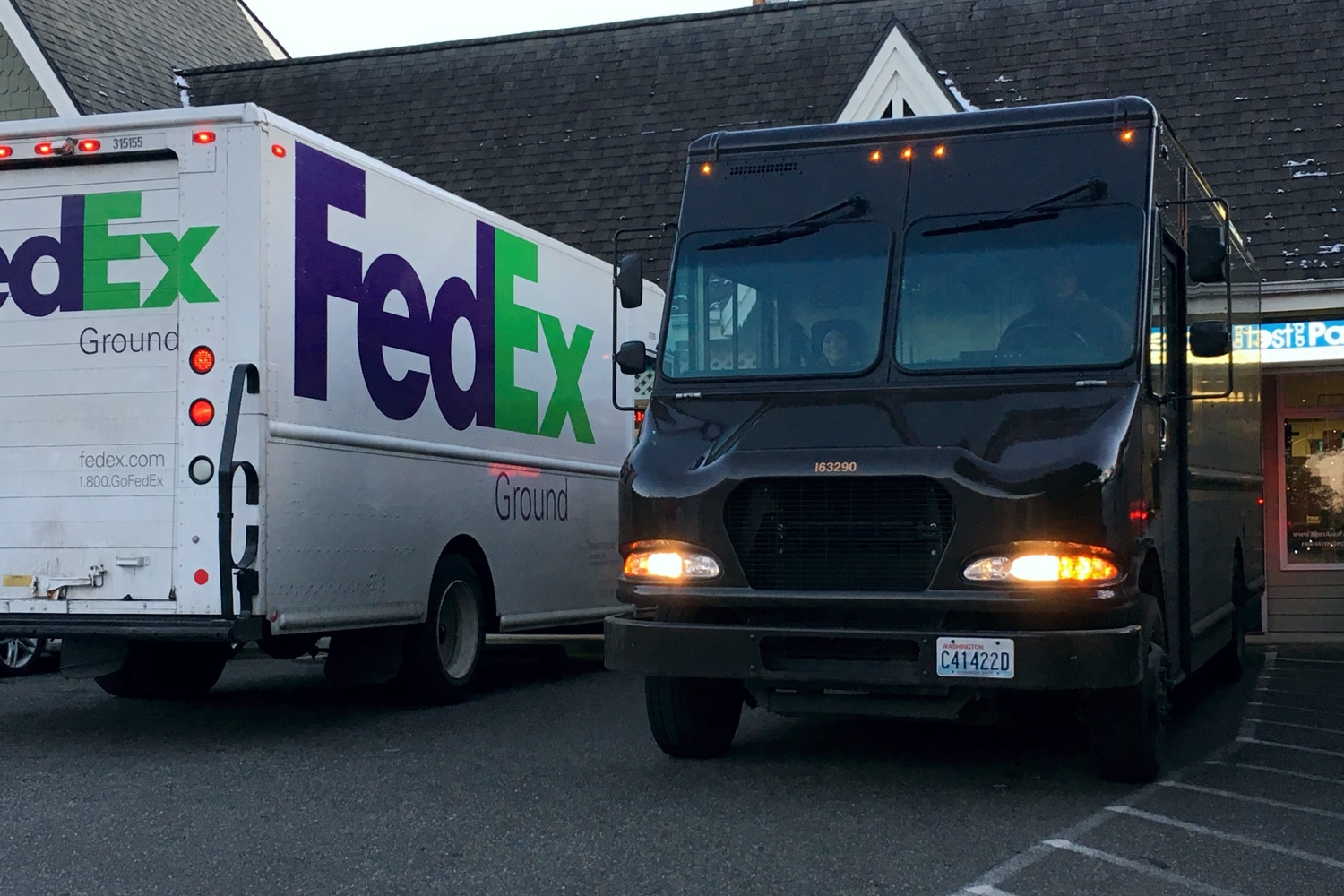 Convenient FedEx Shipping and Drop Off Location